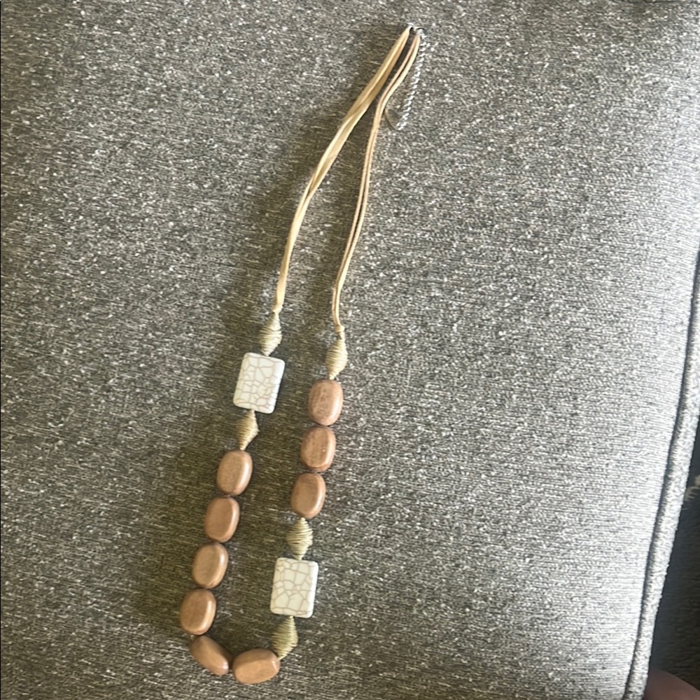 Plunder Tan and Cream Beaded Necklace